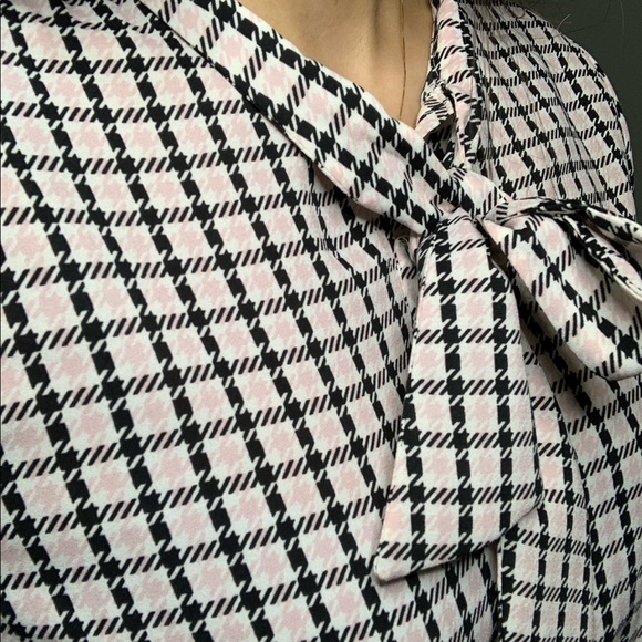 Pink/black top - Picture 2 of 4